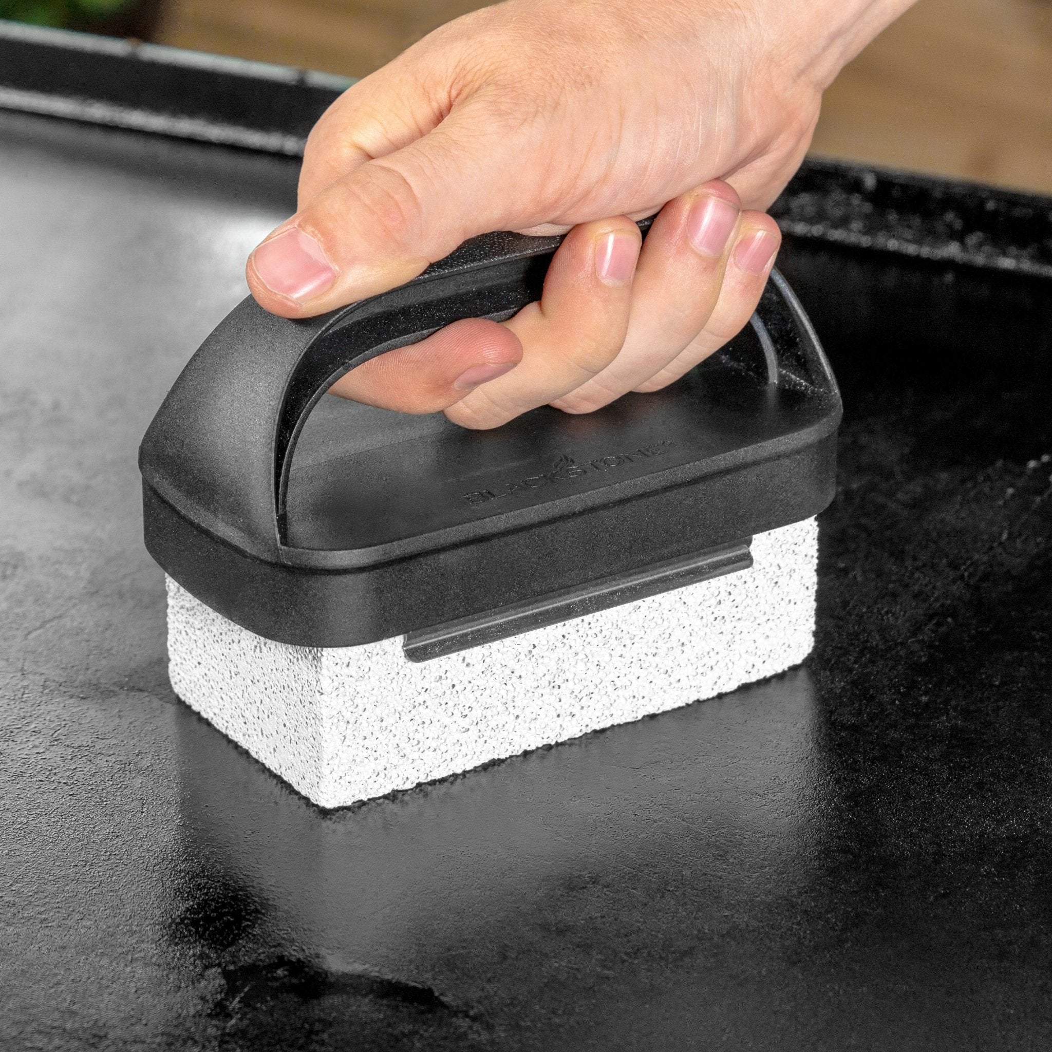 griddle-scraper-with-cleaning-brick-8005361.jpg