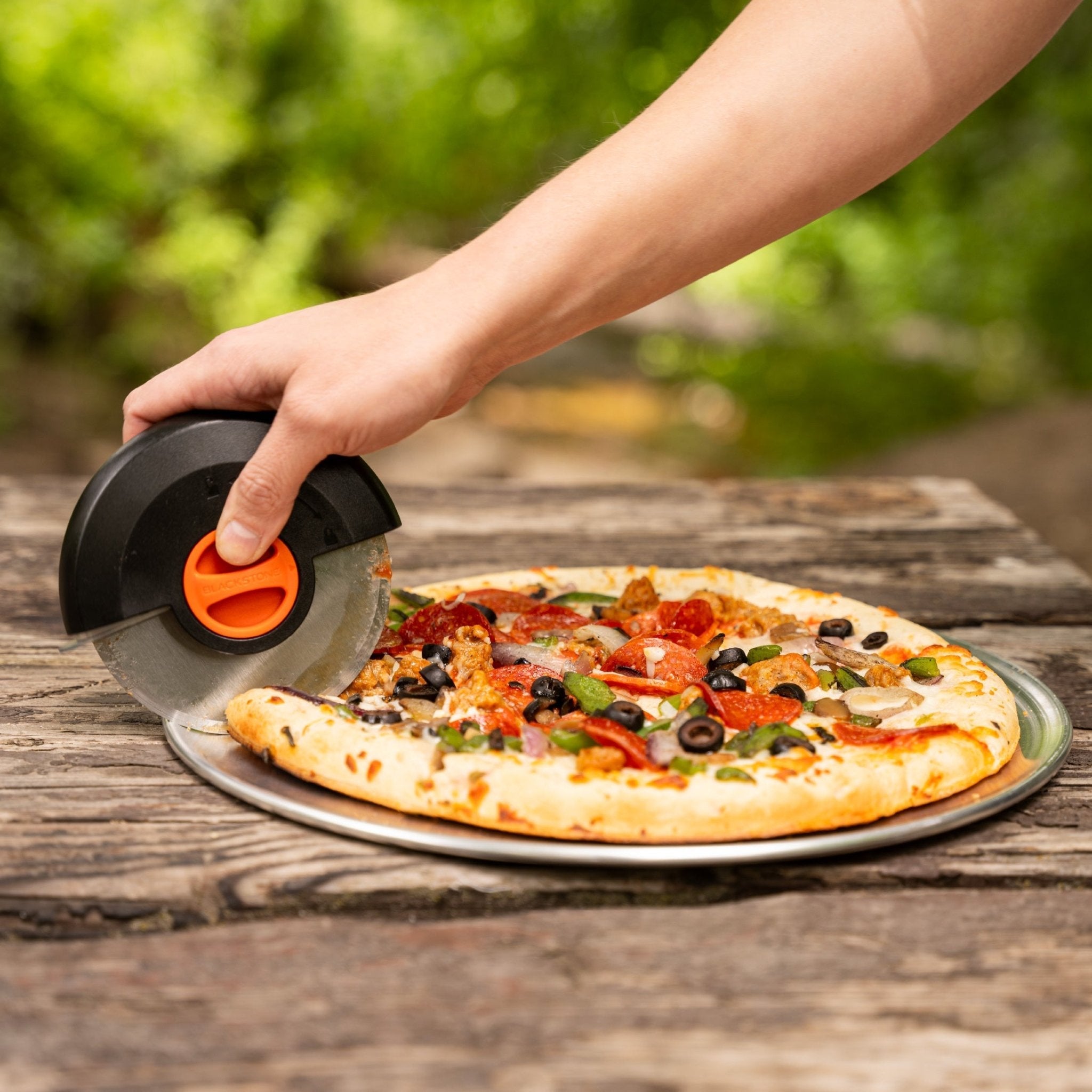 palm-pizza-cutter-9073773.jpg